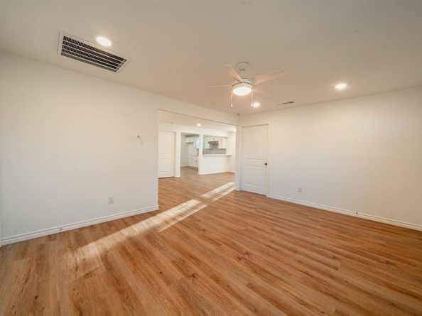 3412 E Illinois Avenue , Dallas Texas 75216