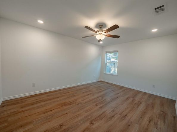 3412 E Illinois Avenue , Dallas Texas 75216