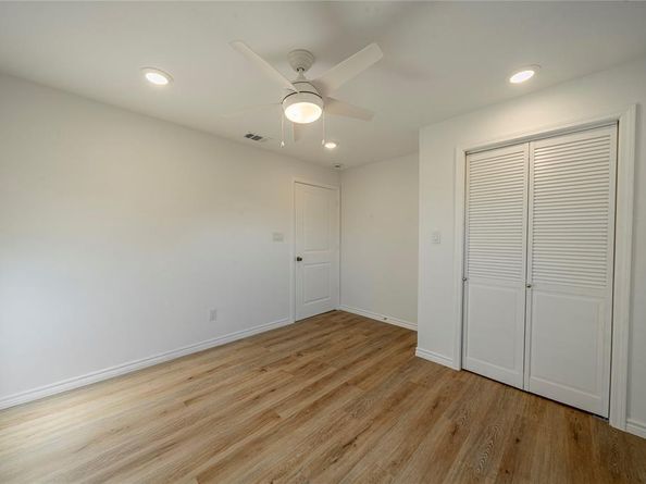 3412 E Illinois Avenue , Dallas Texas 75216