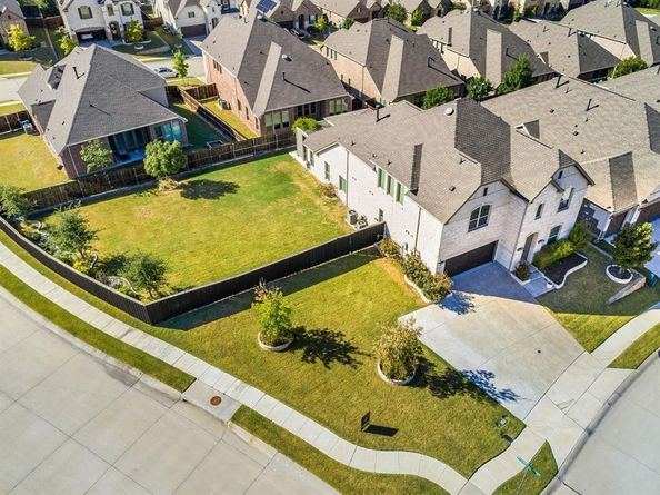 1712  Brookridge Path , Lewisville Texas 75010