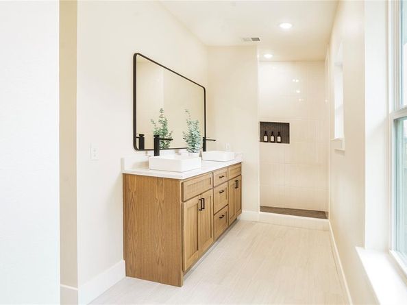 627 S Willomet Avenue , Dallas Texas 75208