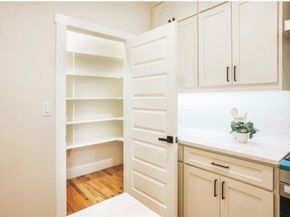 627 S Willomet Avenue , Dallas Texas 75208