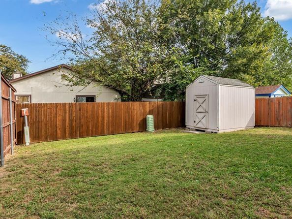 903  Azalia Drive , Lewisville Texas 75067