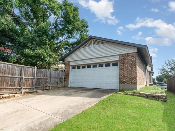 1609  Hartford Drive , Carrollton Texas 75007