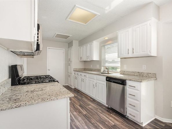 1609  Hartford Drive , Carrollton Texas 75007