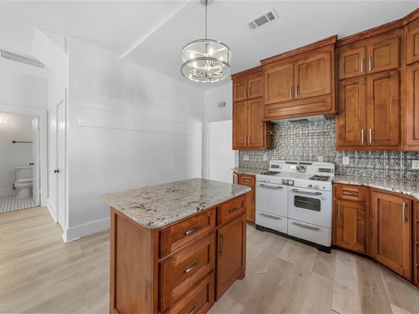 1014 W Arlington Avenue , Fort Worth Texas 76110