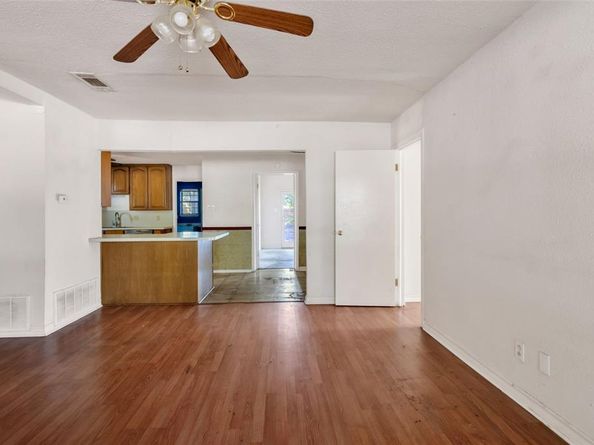 720  Thersa Drive , River Oaks Texas 76114