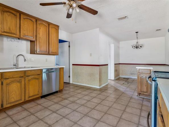 720  Thersa Drive , River Oaks Texas 76114