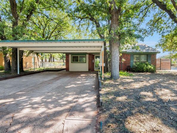 720  Thersa Drive , River Oaks Texas 76114