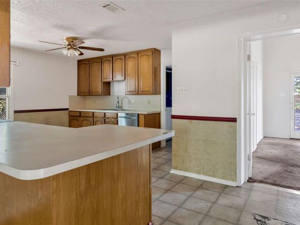 720  Thersa Drive , River Oaks Texas 76114