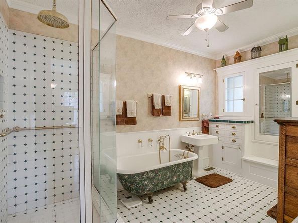 2135  Pembroke Drive , Fort Worth Texas 76110