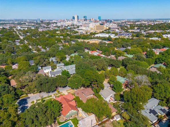 2135  Pembroke Drive , Fort Worth Texas 76110