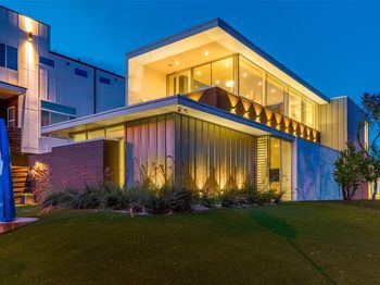 2300 N Carroll Avenue 