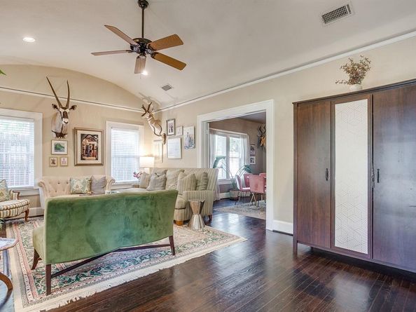 2001  Warner Road , Fort Worth Texas 76110