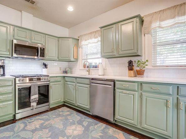 2001  Warner Road , Fort Worth Texas 76110