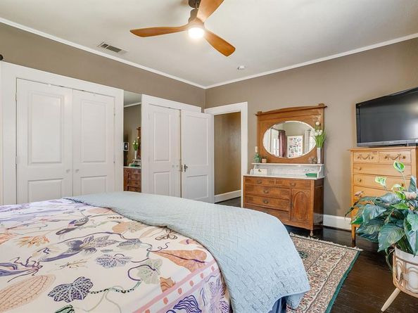 2001  Warner Road , Fort Worth Texas 76110