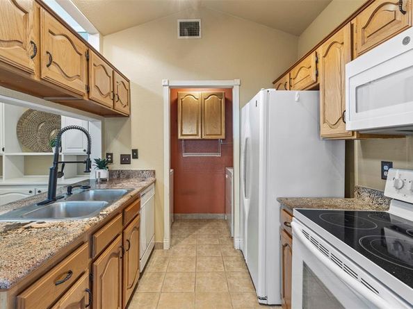 17490  Meandering Way  404, Dallas Texas 75252