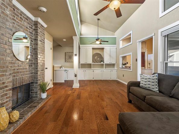 17490  Meandering Way  404, Dallas Texas 75252