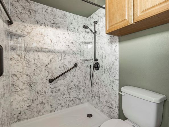 17490  Meandering Way  404, Dallas Texas 75252