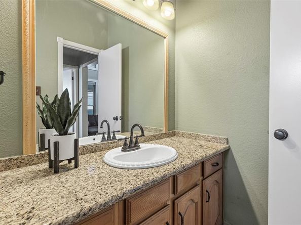 17490  Meandering Way  404, Dallas Texas 75252