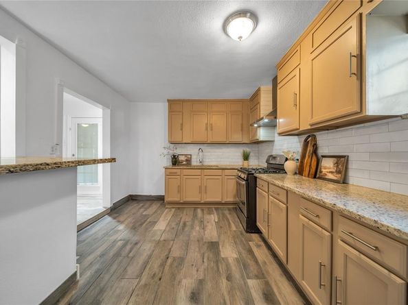 910  Shorehaven Drive , Garland Texas 75040