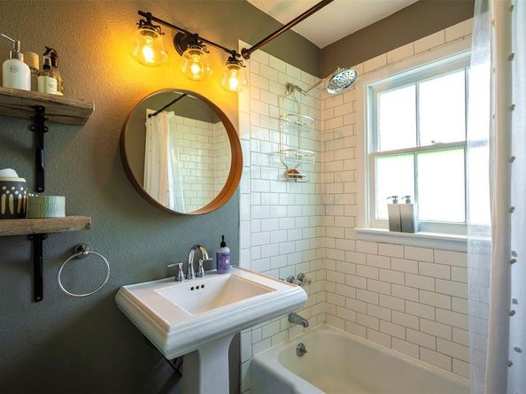 2204  6th Avenue , Fort Worth Texas 76110