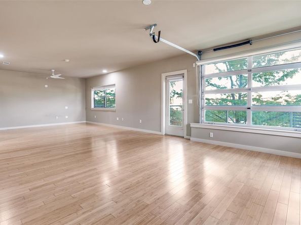 1111 S Akard Street  300, Dallas Texas 75215