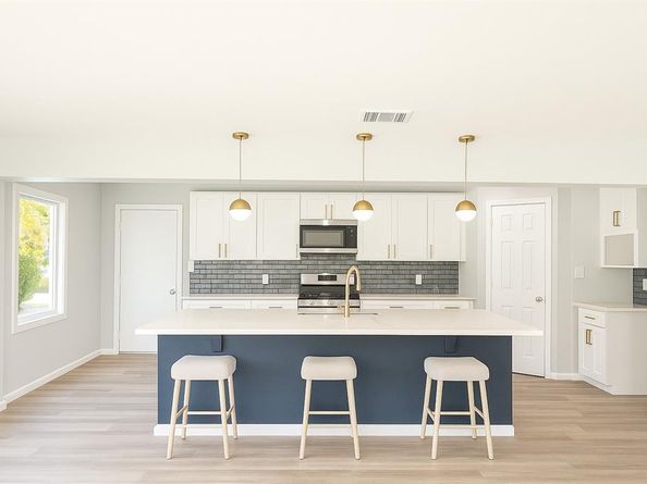 2972  Eric Lane , Farmers Branch Texas 75234