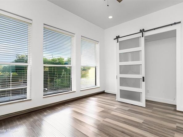 2239  Lovedale Avenue  105, Dallas Texas 75235