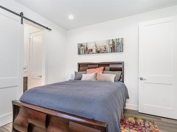 2239  Lovedale Avenue  105, Dallas Texas 75235