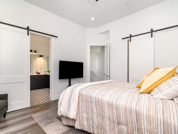 2239  Lovedale Avenue  105, Dallas Texas 75235