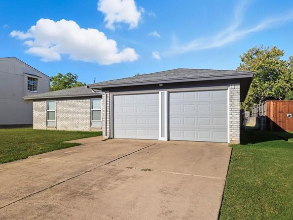 109 N Heights Drive , Crowley Texas 76036