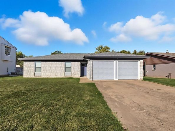 109 N Heights Drive , Crowley Texas 76036