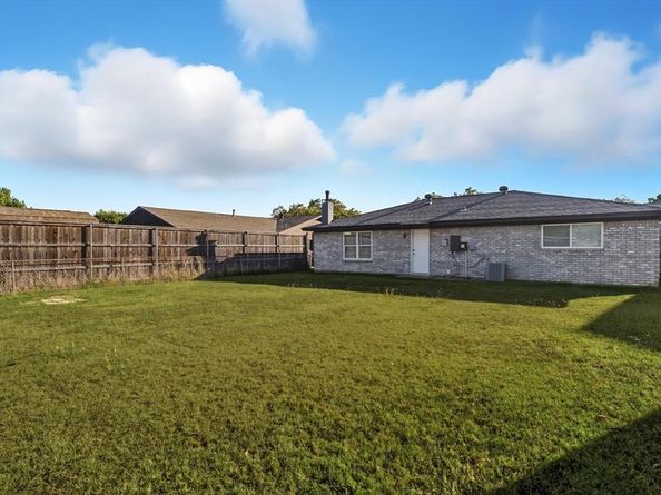 109 N Heights Drive , Crowley Texas 76036