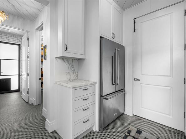 6630  Lakewood Boulevard , Dallas Texas 75214