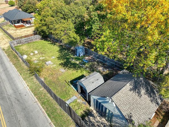 2222  Houston Street , Grand Prairie Texas 75050