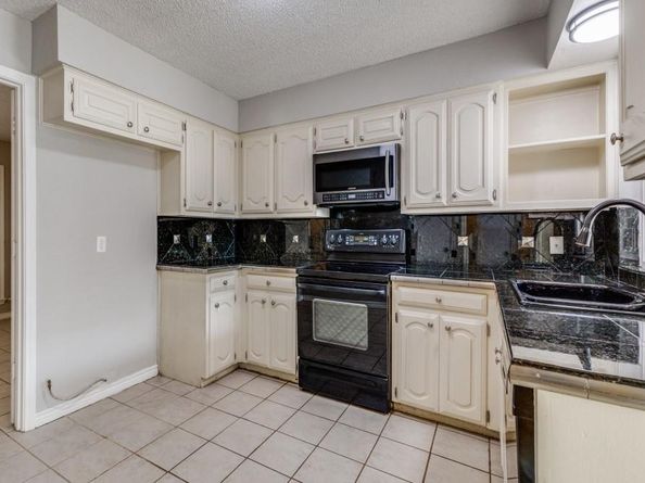 806  Pebblecreek Drive , Garland Texas 75040