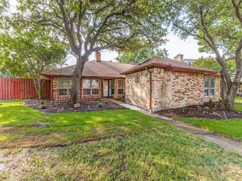 806  Pebblecreek Drive 