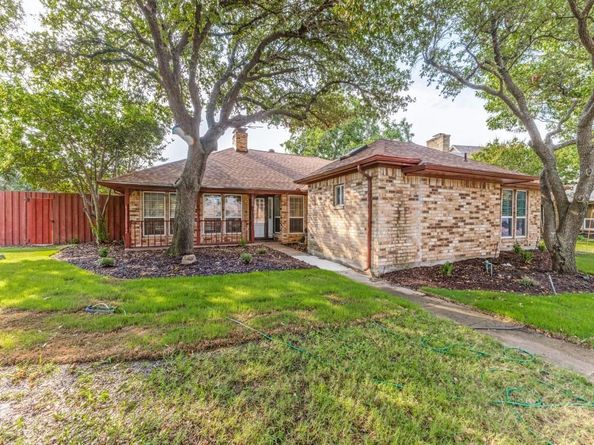 806  Pebblecreek Drive , Garland Texas 75040
