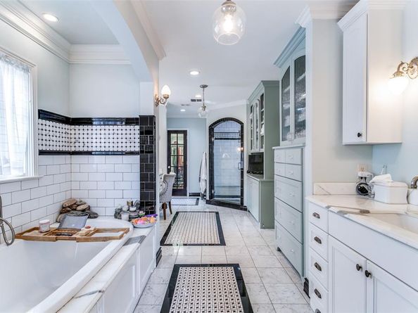 6043  Walnut Hill Circle , Dallas Texas 75230