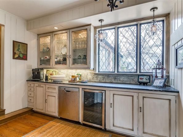6043  Walnut Hill Circle , Dallas Texas 75230