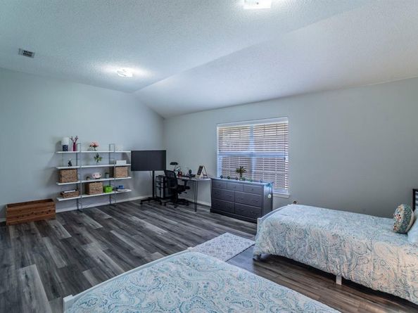 6405  Redstone Drive , Arlington Texas 76001