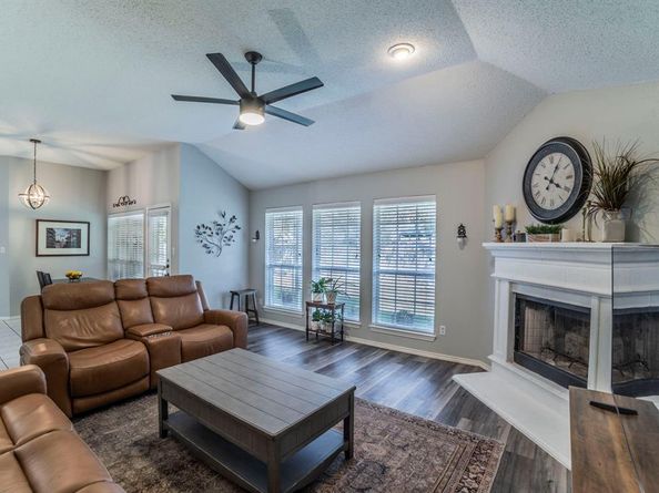 6405  Redstone Drive , Arlington Texas 76001