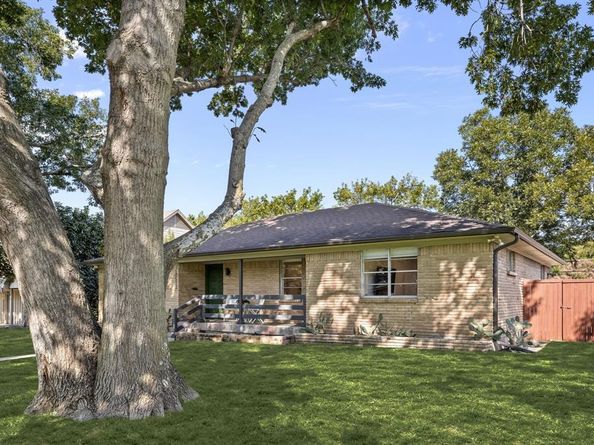 10523  Wyatt Street , Dallas Texas 75218