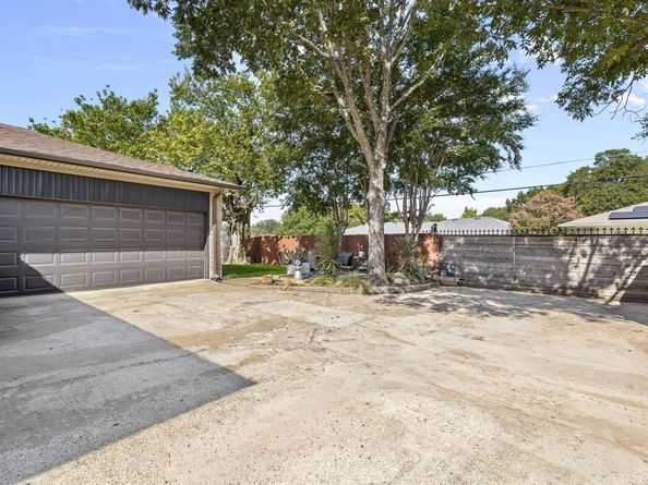 10523  Wyatt Street , Dallas Texas 75218