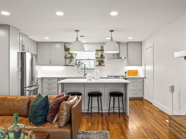 10523  Wyatt Street , Dallas Texas 75218