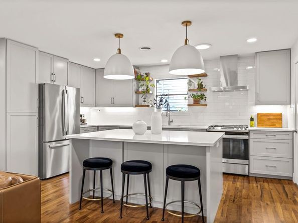 10523  Wyatt Street , Dallas Texas 75218
