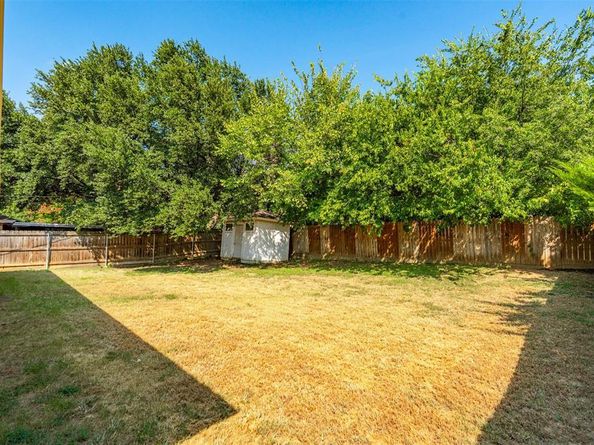 1875  Larkspur Drive , Arlington Texas 76013