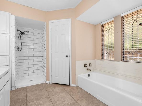 1875  Larkspur Drive , Arlington Texas 76013