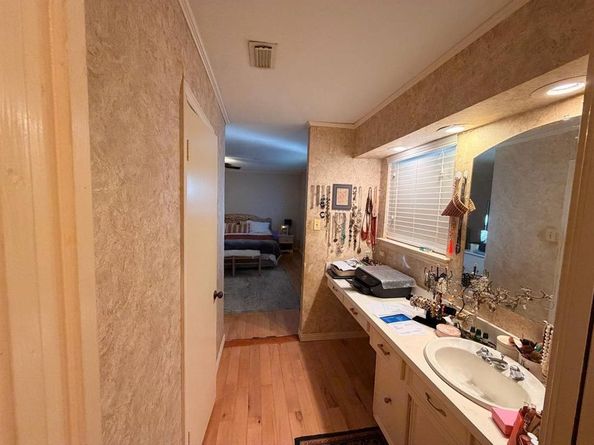 301  San Mateo Court , Irving Texas 75062